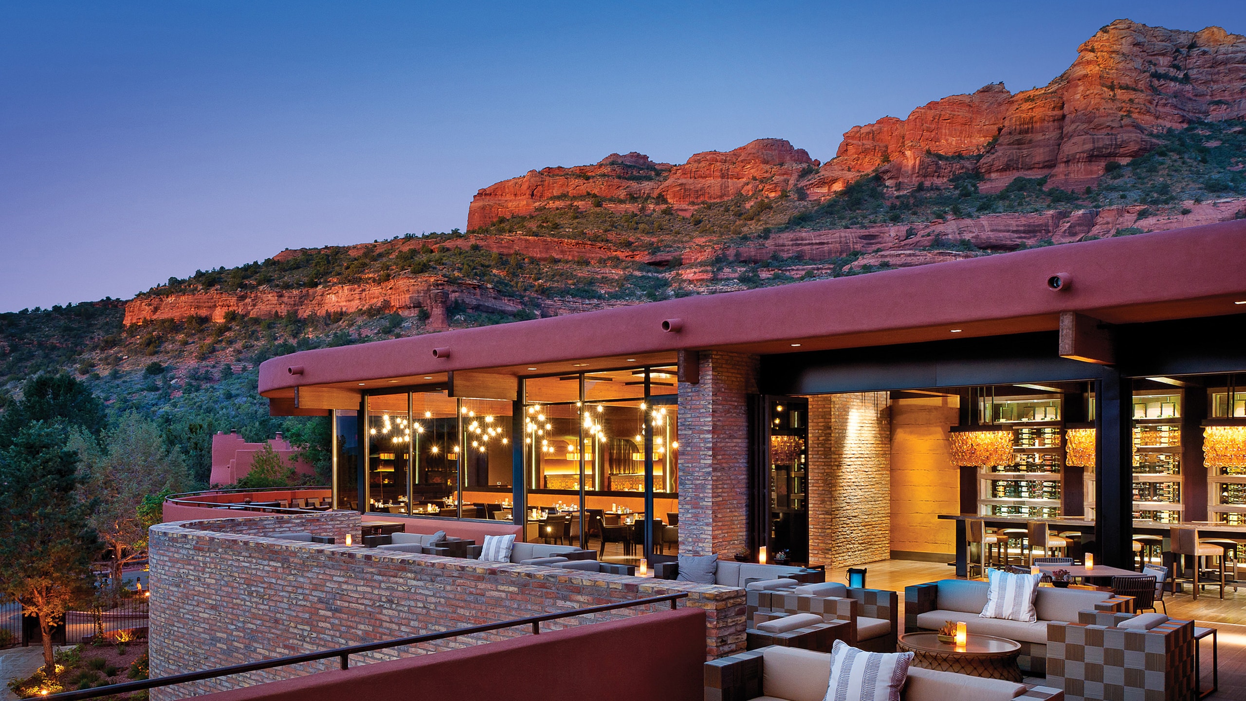 Che-Ah-Chi restaurant patio with red rock backdrop